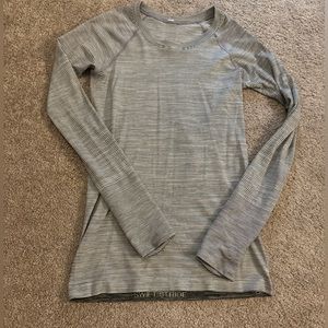 LULULEMON swiftly tech long sleeve full length size 6